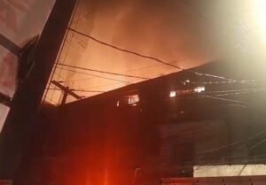 Incendio de gran magnitud afectó depósito de mercaderías de la influencer Bruna Wan