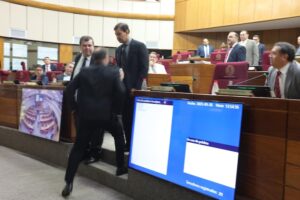 Lilian Samaniego pide respeto a Beto Ovelar tras incidente con el senador Afara