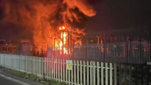 Más de 1.300 plantas afectadas por el cierre del aeropuerto de Heathrow Londor después del incendio en electricidad | Internacional