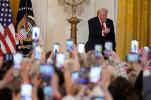 Trump está luchando contra el anuncio es del 25% en un árbol de vehículos en los Estados Unidos | Internacional