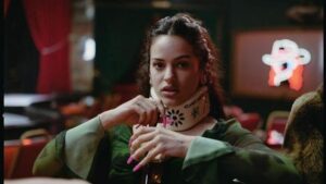 Comparten nuevas imágenes de Rosalía en «Euphoria 3»