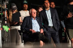 Bernie Sander Music en Coachella y cuando llegas a la campaña United: «El futuro de los Estados Unidos depende de tu edad»