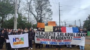 Médicos denuncian incumplimiento de reajuste salarial y falta de pago de salarios. Esto respondió Salud Pública