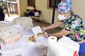 “Monumento al pollo” para denunciar carencias, se realizará frente a Salud Pública