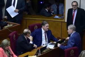 Senado aplaza de forma indefinida proyecto de ley que restituye el voto secreto y los feudos en la Corte