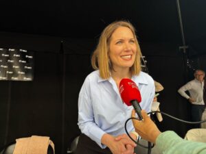 Silvia intxaurrron se reunió con una radio de video