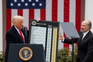 Trump dice que la liberación de productos técnicos es «temporalmente» y promete las lágrimas de los chips | Economía