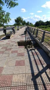 Video: ciclista con heridas graves tras caer en registro subterráneo de la ANDE en la Costanera Norte de Asunción