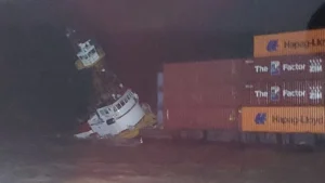 Remolcador paraguayo naufraga en el Río de la Plata y tripulantes son rescatados