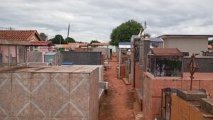 Cementerio central de PJC registra importante afluencia de personas por Semana Santa