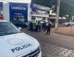 Colisión entre automóvil y motocicleta deja a una joven lesionada en Pedro Juan Caballero