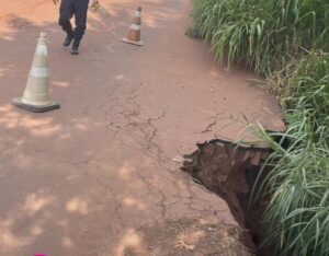 Municipalidad de Pedro Juan Caballero clausura puente sobre arroyo por riesgo de colapso
