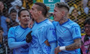 A «Xico» Da Costa le llenaron de felicitaciones los jugadores del Bolívar, ¿y los de de Cerro?