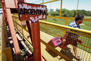 Argentina cambia su política migratoria e impone nuevas exigencias: ¿cómo afecta a Paraguay?