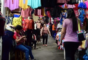 El Mercado 4 cumple 84 entre sombras y luces