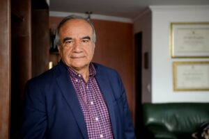 El Senado nombra a Héct Carvajal, mi amigo y abogado de Peter, como el tribunal de la custitución