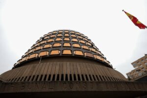 Las reglas de la Constitución acordaron solicitar al gobierno y detener una serie de leyes valencianas de las leyes de la democracia. Noticias de la gente valenciana