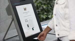 Licitación de máquinas de votación no prevé medidas de ciberseguridad, alerta especialista