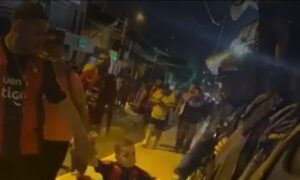 (Video) Mitã’i azulgrana saludó a policías en la Nueva Olla y su gesto se volvió viral