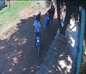 Motochorros con machete asaltan a menor y roban su biciclo en Pedro Juan Caballero