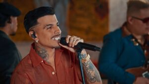Rauw Alejandro lanza versión acústica de su tema ‘Carita linda’