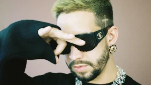 Mora lanzó de sorpresa su nuevo álbum ‘Lo Mismo de Siempre’