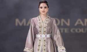 ¡Apénami!  Doctora paraguaya desfiló en el Abu Dhabi Fashion Show