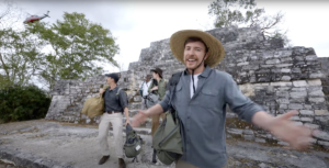 ¿Cómo se permitió el Mrbele caminar por la pirámide Calakmul y Chichén Itzá?