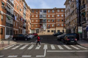 ¿Viven en el Segovia y trabajan en Madrid? ¿Save Sabadel aunque voy a Barcelona todos los días? También lo son los árboles de los edificios de la casa | Mano de obra