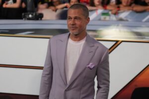 Brad Pitt compra una casa preparada de Girina y los lleva a California | Falso de Falonia