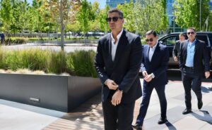 Cartistas apañan a Villate, “primo de Peña”, pero declaran “emergencia” por los “tontos y retontos” de Mitic