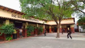 Denuncian que adolescente sufrió intoxicación por inhalación de gas en colegio de Asunción