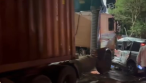 Fuerte choque entre camión y un auto en San Lorenzo