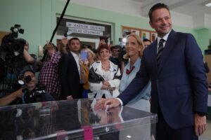 Los pureos de Polozish en Polonia apuntan a la constitución de la victoria de Isronrator. Internacional