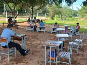 Ministro reconoce falencias en la realización de obras escolares
