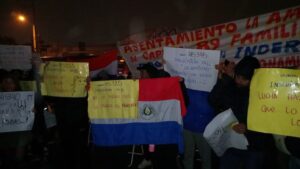 Siguen las protestas frente a Registros Públicos