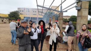 Víctimas de asalto protestan contra posible liberación de cómplices de expolicía