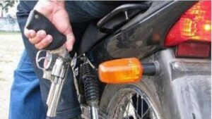 delincuentes se llevan una moto tras forcejeo con su víctima, una adolescente de 14 años