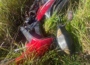 Motocicleta robada en Pedro Juan Caballero es recuperada en un pastizal