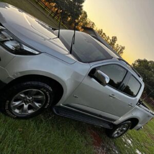 Hallan camioneta robada en Ponta Porã abandonada en Zanja Pytã