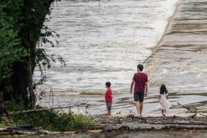 Daño y dolor en Texas: inunda «27 dieta muerta, combinando nueve niños y la falta de hoy