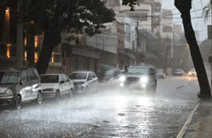 Domingo con lluvias y posibilidades de fenómenos de tiempo severo