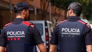 La policía local robó a un hombre que entró en un cuchillo en Montorès | Falso de Falonia