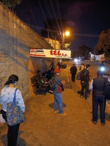Mientras transportistas anuncian paro, pasajeros ya sufren en las calles