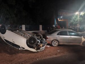 Violento accidente con vuelco en Luque dejó dos heridos