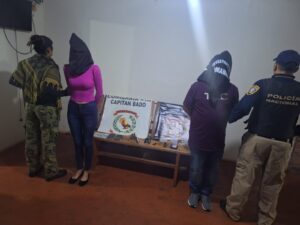 Cae pareja con pistola y revólver en Capitán Bado