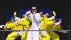 J Balvin compartió escenario con Coldplay, Tems y Doja Cat en la final del Mundial de Clubes