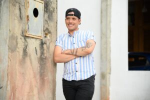 Andry Hernández después de partir de Bukle Huked Graal Grace Plantando para tratar en los Estados Unidos