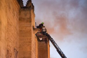 Canal Sur oposición a un vaquero del vaquero para hacer el fuego a la mezquita de Córdoba | Televisión