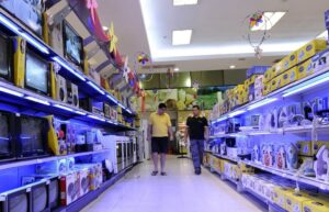 Importadores prevén baja de precios si el dólar sigue cayendo